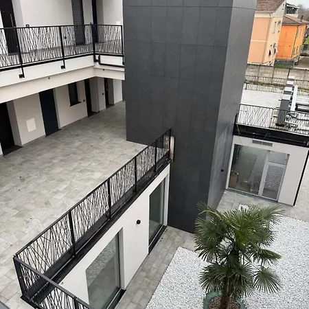 Apartment 3b Big Black Building