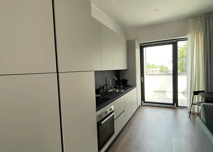 3b Big Black Building Appartement